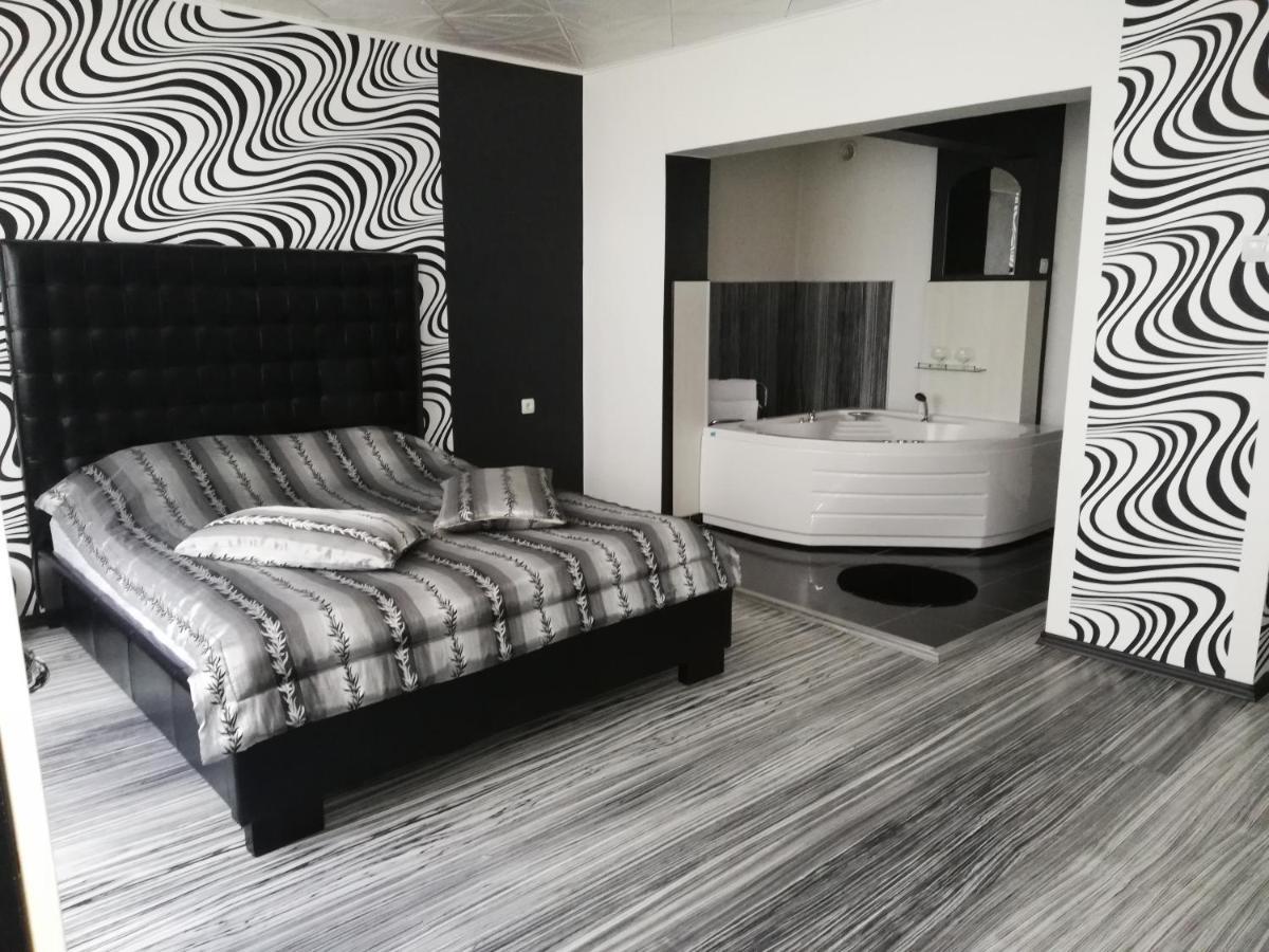 Хотелски Комплекс Родина Mizara Kamer foto
